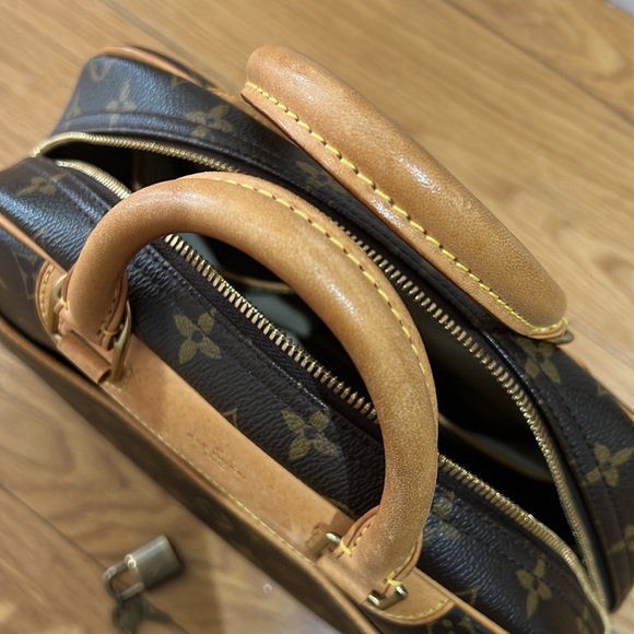 Louis Vuitton Monogram Bag - Picture 13 of 16